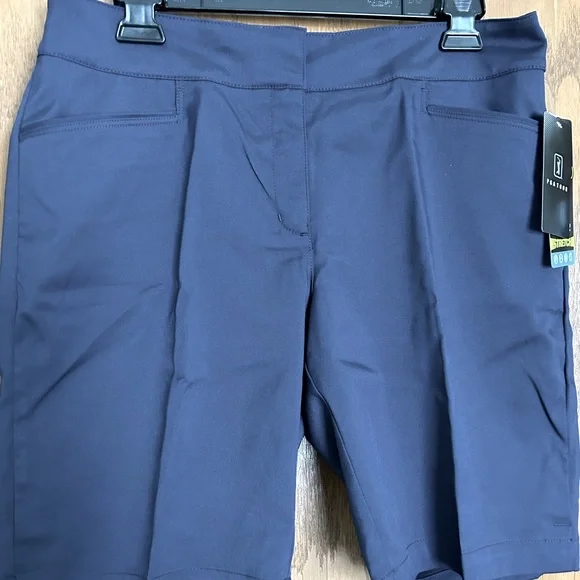 Women’s PGA Tour Navy golf shorts, size 8. - Picture 1 of 5